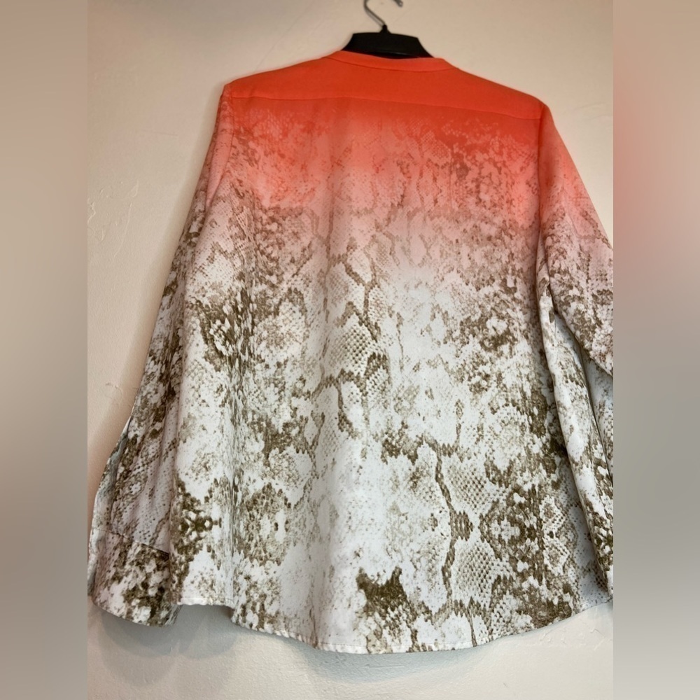Calvin Klein~Sheer Ombré Snakeskin Blouse~Long Sleeve w/Button Tabs~Size 1X - Picture 14 of 16